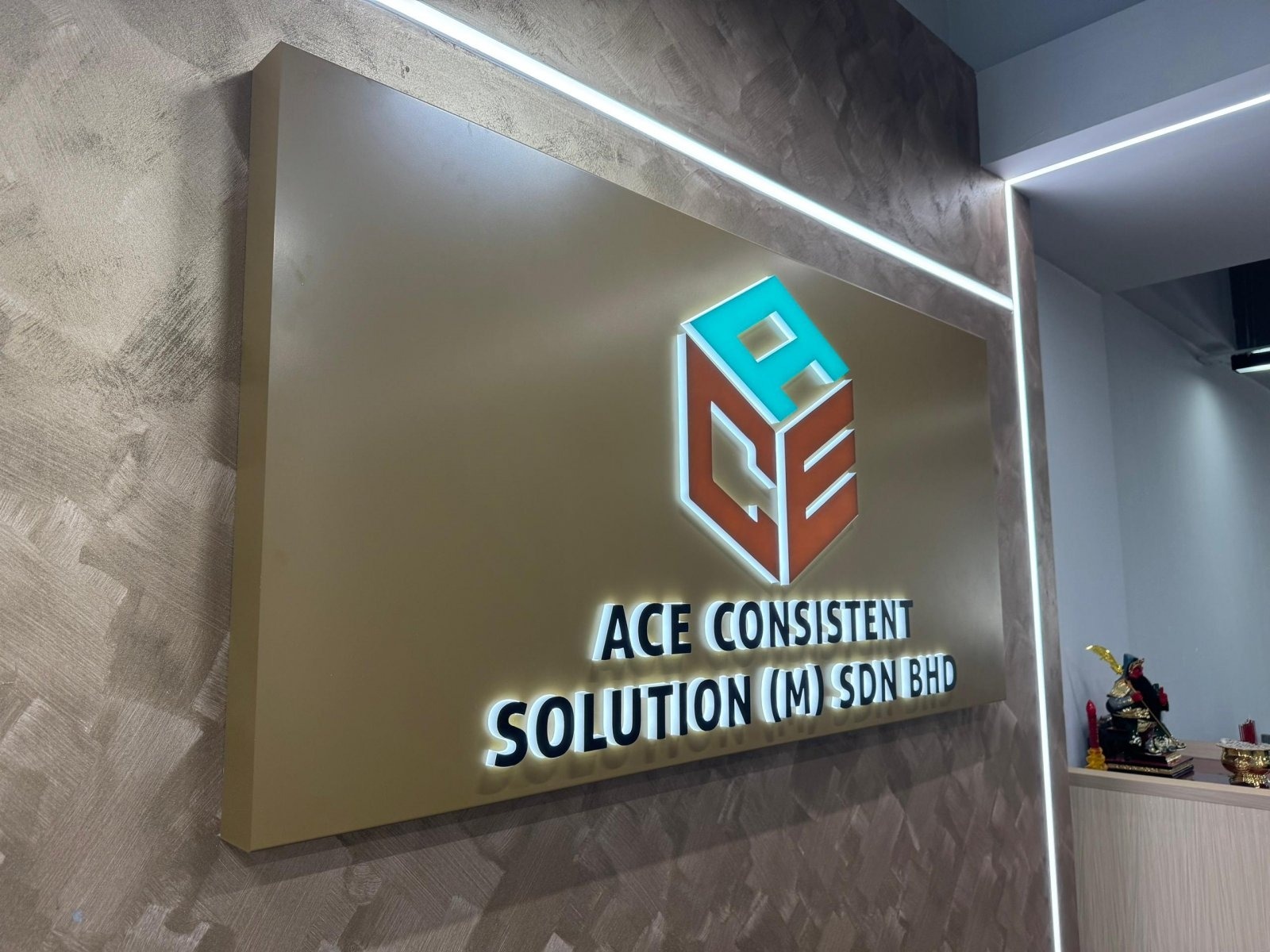 design signage in UAE | signboard design Dubai | shop front signage design